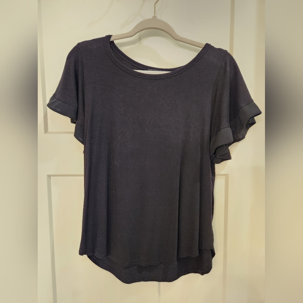 Kim and Cami Flutter Sleeve Top size Med